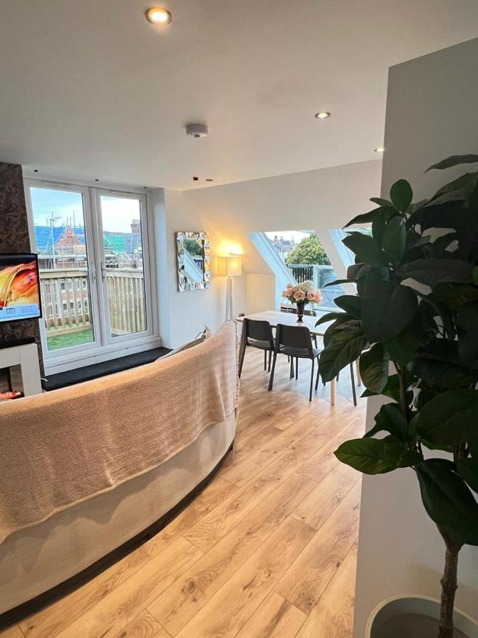 Stunning Luminous Penthouse/ 2Beds 2Baths Apartment บอร์นมัธ ภายนอก รูปภาพ